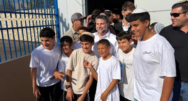 סמוטריץ' בכפר תפוח