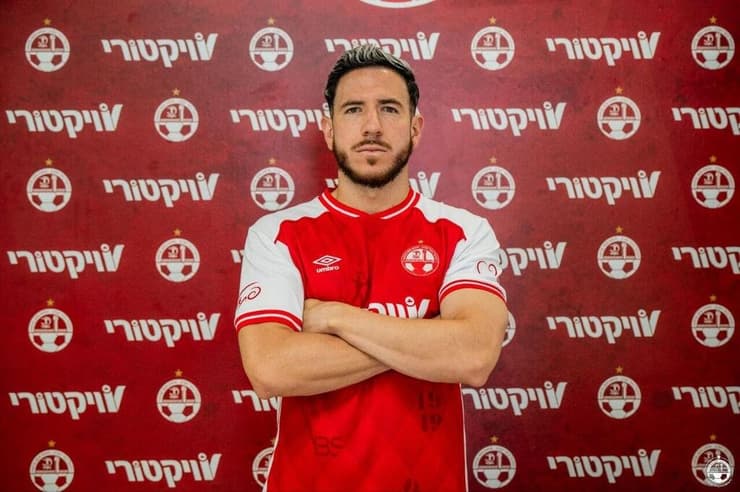 אדריאן אוגריסה חתם בהפועל באר-שבע (צילום: האתר הרשמי של הפועל באר-שבע) אדיראן אוגריסה חתם בהפועל באר-שבע
