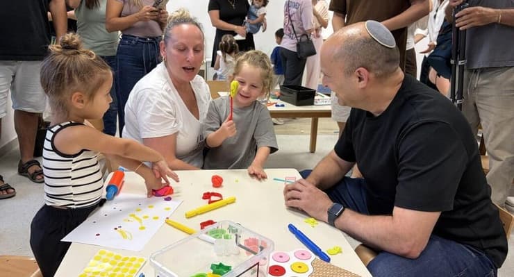 בנט בשכונת נרקיסים בראשון לציון