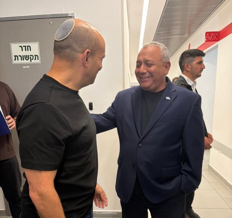 איזנקוט ובנט נפגשים מאחורי הקלעים גדי איזנקוט בנט נפתלי בועידת זמן הכרעה