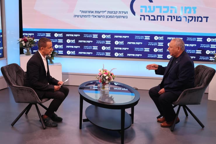 גדי אייזנקוט ויובל קרני בועידת זמן הכרעה (צילום: יריב כץ) גדי איזנקוט ויובל קרני בועידת זמן הכרעה