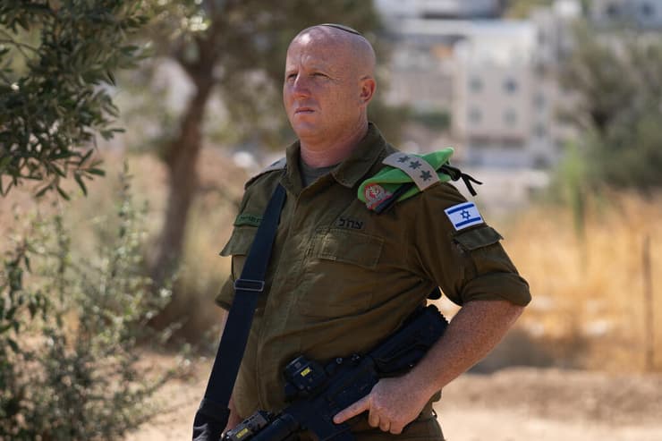אלוף משנה אריק מויאל, מפקד חטיבת הנח"ל, השבוע בחברון (צילום: דובר צה"ל) אלוף משנה אריק מויאל, מפקד חטיבת הנח"ל, השבוע בחברון