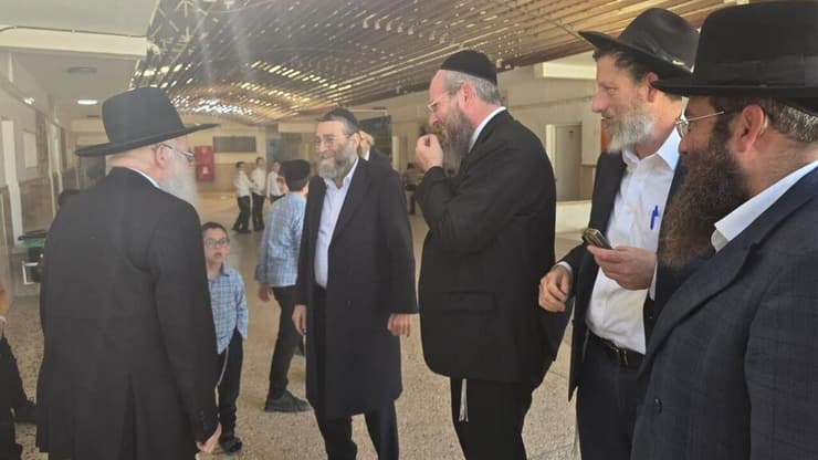 בבתי הרבנים המובילים את במפלגה שוקלים להפרד מוותיקי הח"כים גפני ואורי מקלב