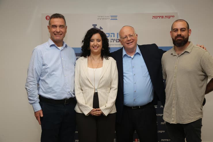נטעאל בנדל, פרופ׳ אריאל בנדור, פרופ' עמיחי כהן ופרופ' תמר הוסטובסקי ברנדס בועידת זמן הכרעה (צילום: ריאן פרויס) נטעאל בנדל, פרופ׳ אריאל בנדור, פרופ' עמיחי כהן ופרופ' תמר הוסטובסקי ברנדס בועידת זמן הכרעה