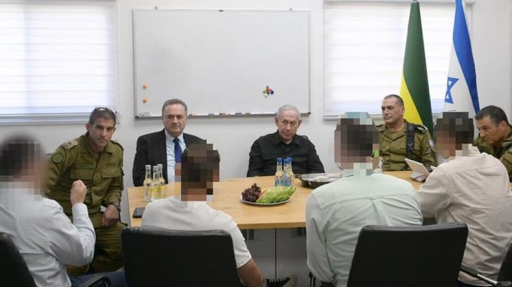 נתניהו וכ"ץ באוגדת עזה (צילום: עמוס בן גרשום/ לע"מ) נתניהו מבקר באוגדת עזה