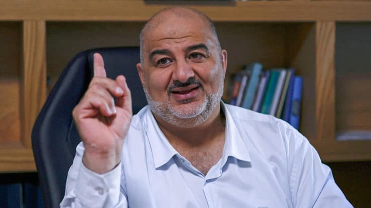 עבאס. המסר המרכזי: הצבעה לרע"מ אינה רק הצבעה למפלגה ערבית, אלא גם כלי להשפעה על הרכב השלטון (צילום: Jalaa MAREY / AFP) מנסור עבאס