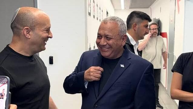 בנט ואיזנקוט בוועידת ynet ו"ידיעות אחרונות" גדי איזנקוט טנפטלי בנט בועידת זמן הכרעה