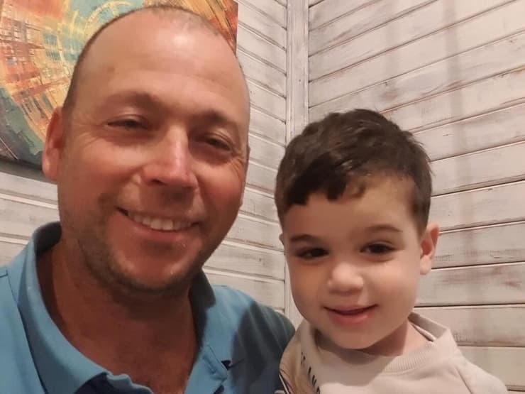 ניתאי עם אביו, עומר ז"ל. "הגעגוע מקבל צורות אחרות" (צילום: אלבום פרטי) ניתאי עם אביו, עומר ז"ל. "הגעגוע מקבל צורות אחרות"