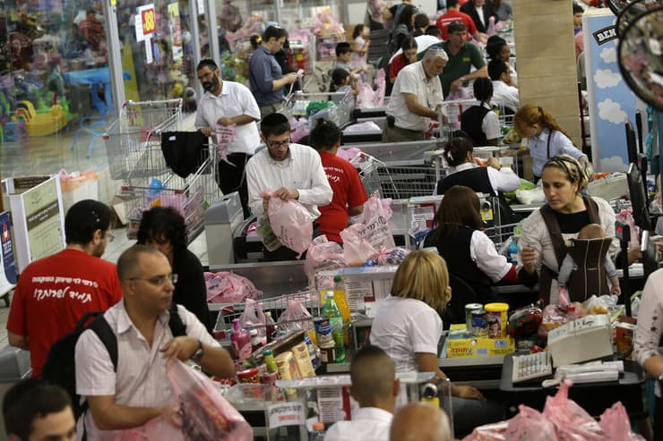 קניות לראש השנה (צילום: אלכס קולומויסקי) קניות לראש השנה
