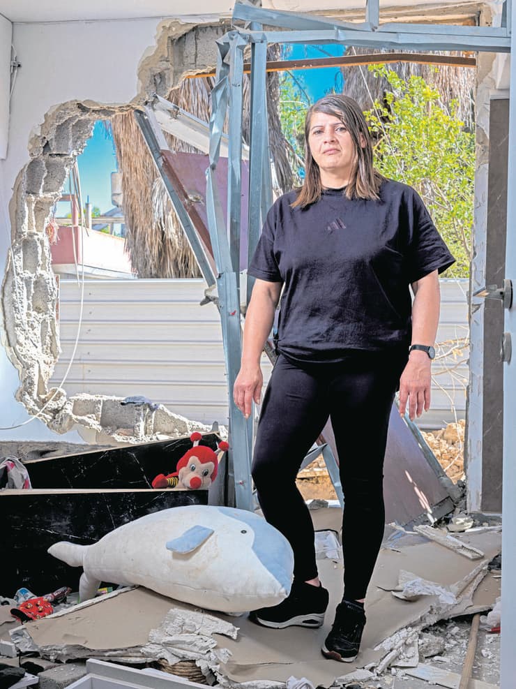 "זה היה כמו סרט אימה". אילנית ביטון בביתה ההרוס (צילום: יובל חן) אילנית ביטון