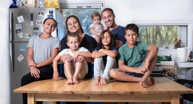 משפחת אוספנסקי על הספה