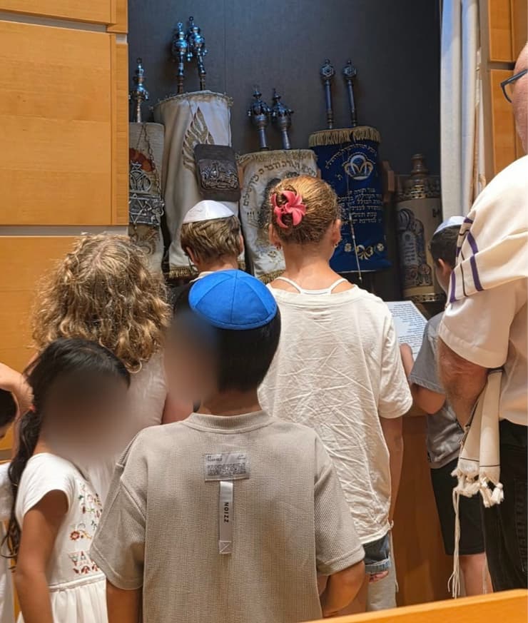 "יש פעילויות ספציפיות לילדים במהלך ימי ראש השנה ויום כיפור", אנה קיסלנסקי (צילום: באדיבות התנועה הרפורמית) תפילה לילדי התנועה הרפורמית