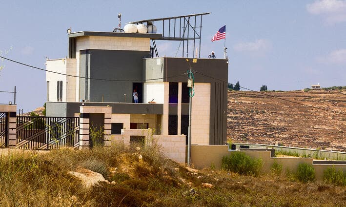הבית הנצור (שאול גולן) הבית הנצור
