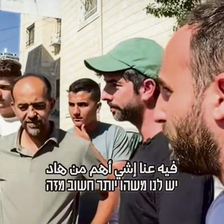 ביקור אנשי "עומדים ביחד". פלא שתושבי מאדמא לא צחקו להם בפנים ביקור אנשי "עומדים ביחד". פלא שתושבי מאדמא לא צחקו להם בפנים