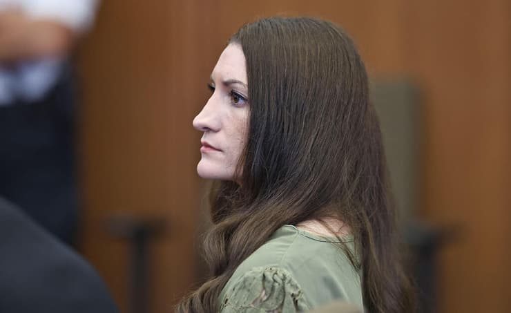צילום: Greg Derr/The Patriot Ledger via AP, Pool לינדזי קלנסי שחנקה למוות אצת שלושת ילדיה בינואר 2023 במהלך משפט רצח שלהנ שהסתיים בלי הכרעה 2 בספטמבר 2026
