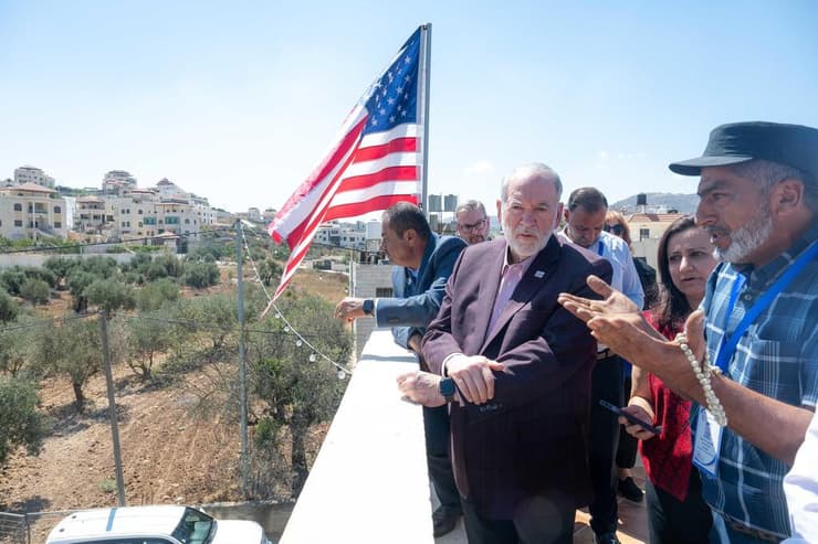 ביקור השגריר האמריקני מייק האקבי בתורמוס עיא