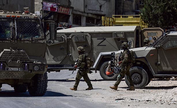 כוחות צה"ל במחנה הפליטים עסכר בסוף השבוע (Ammar Awad, REUTERS) כוחות צה"ל במחנה הפליטים עסכר בסוף השבוע