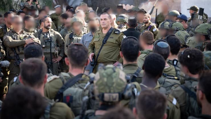 הרמטכ"ל במסגרת בוחן הפתע המטכ"לי "עלות השחר 2.0" (צילום: דובר צה"ל) הרמטכ"ל במסגרת בוחן הפתע המטכ"לי "עלות השחר 2.0"