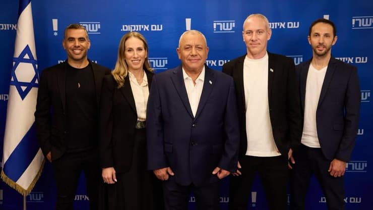 טרופר מצטרף לישר!. המפלגה נבנית כמעט כולה סביב שיקול הדעת של איזנקוט (צילום: יהב טרודלר) טרופר מצטרף לישר!