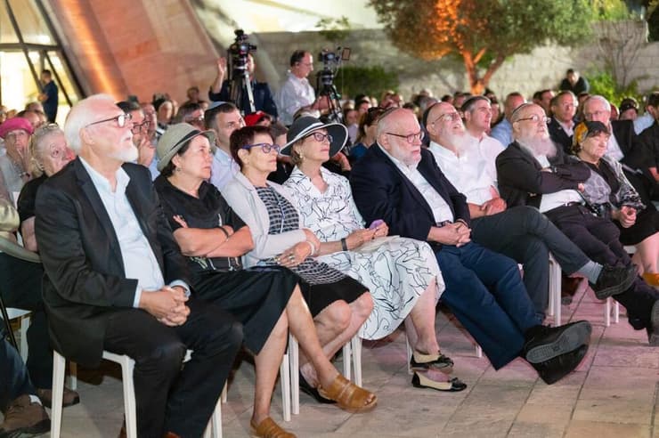 הטקס באלון שבות (צילום: יצחק אפנזר, ישיבת ההסדר הר עציון) הטקס באלון שבות