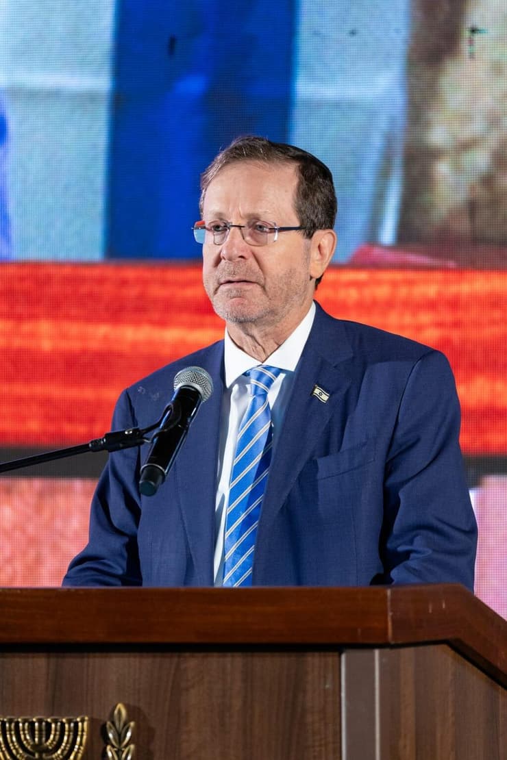 הנשיא הרצוג בנאומו בטקס (צילום: יצחק אפנזר, ישיבת ההסדר הר עציון) הנשיא הרצוג בנאומו בטקס