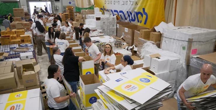 "עבורנו, זו הרוח הישראלית במיטבה – ערבות הדדית, סולידריות והיכולת להתגייס יחד למען מי שזקוק לכך", אבי בן אסאייג, מנכ"ל אסם־נסטלה (צילום: ירון שרון) יום אריזות במפעל אסם בשדרות
