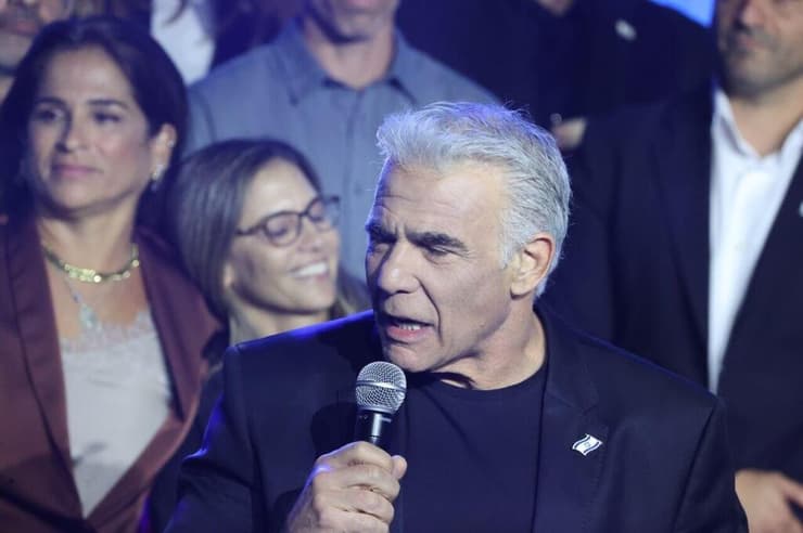 "קיבלו התרעות ולא עשו כלום". יאיר לפיד (צילום: מוטי קמחי) אירוע השקת הרשימה של מפלגת ביחד