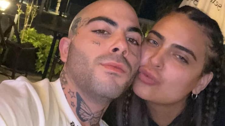 "הפגינה שליטה מלאה". פריאל בן דוד עם בן זוגה סהר אבוטבול (צילום מהרשתות החברתיות) פריאל בן דוד וסהר אבוטבול, נאשמים בעבירות הונאה
