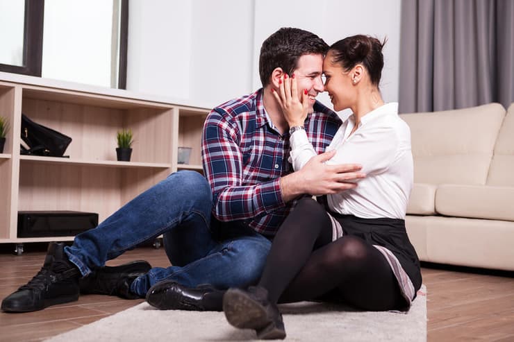 הכרת הטוב היא לא רק מחווה יפה לקראת השנה החדשה. היא גם מלמדת אותנו כיצד לאהוב את האדם שמולנו באופן שמגיע לו שיאהבו אותו (צילום: Shutterstock) זוג זוגיות אהבה