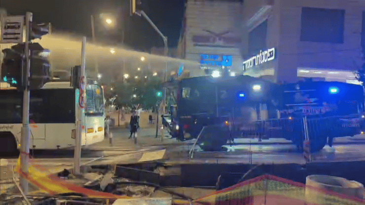 צילום: לירן תמרי הפגנת חרדים ברחוב בר אילן סמוך לרכבת