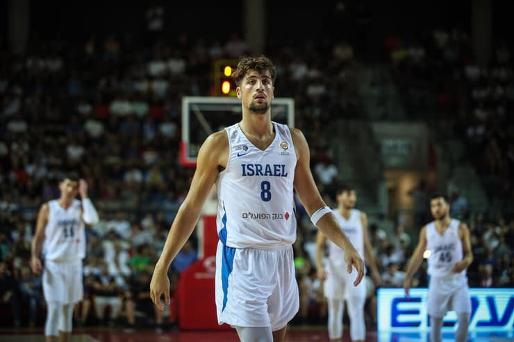 כולם צודקים וטועים. אבדיה (צילום: עוז מועלם) דני אבדיה במדי נבחרת ישראל