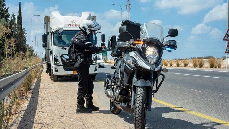 מבצע אכיפה של משטרת ישראל, ארכיון (צילום: דוברות המשטרה) מבצע אכיפה של משטרת ישראל