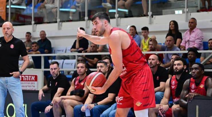 "הייתה לי פציעה קלה". יובל זוסמן (חגי מיכאלי, ONE) "הייתה לי פציעה קלה". יובל זוסמן