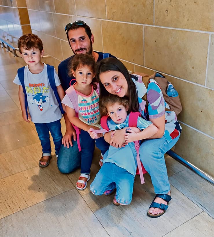 נעה ועדו עם הילדים גיא, גל וגוני. "אני הייתי המנוע, הוא היה הזרוע המבצעת" “אני הייתי המנוע, הוא היה הזרוע המבצעת". נעה ועדו עם הילדים גיא, גל וגוני