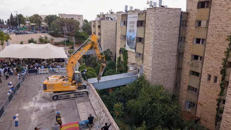 "פרויקט שאינו רווחי ליזם – פשוט לא ייבנה". הריסה בפרויקט התחדשות עירונית בירושלים של החברות רוטשטיין וטרא (צילום: פטריק טובול) "פרויקט שאינו רווחי ליזם – פשוט לא ייבנה". הריסה בפרויקט התחדשות עירונית בירושלים של החברות רוטשטיין וטרא