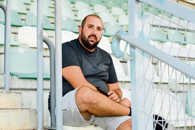 "המבוגרים יושבים בפיצוציות על כוס ערק ומדברים על המשחק, ובמאפייה יושבים על קפה ובורקס ומתארגנים לנסוע למשחקי החוץ". שי אביטל (צילום: הרצל יוסף) שי אביטל