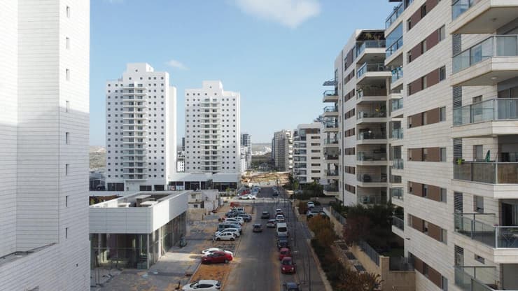 "לחפש את השילוב הנכון של כמה הנחות". שכונה חדשה במרכז הארץ (צילום: שאול גולן) "לחפש את השילוב הנכון של כמה הנחות". שכונה חדשה במרכז הארץ