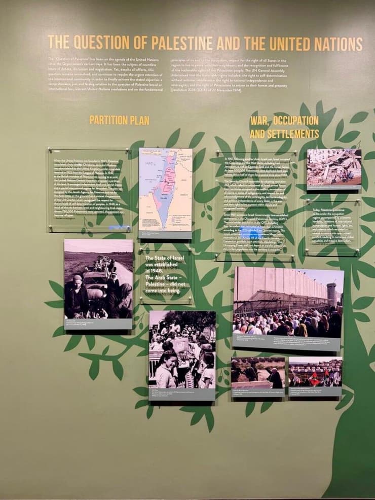 השגריר דנון חושף תצלום מסתורי בתערוכה הפלסטינית של האו"ם