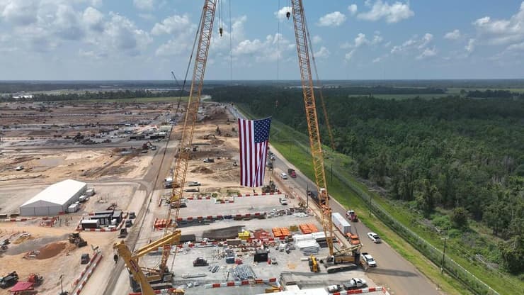 העבודות במקום (צילום: מתוך עמוד הפייסבוק Richland Parish Data Center) העבודות במקום