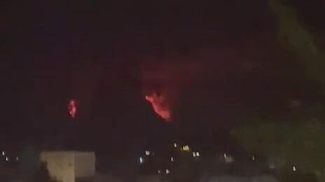 הלהבות ברכס עלי טאהר לאחר פיצוץ המנהרות. אזהרה לאיראן תקיפה בעלי טאהר בדרום לבנון
