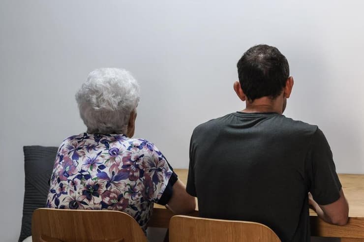 מגזין סופ"ש: עושק הקשישים