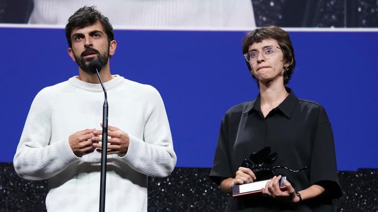 יובל אברהם ורחל שור בפסטיבל ונציה (צילום: Scott A Garfitt/Invision/AP) יובל אברהם ורחל שור במעמד הזכיה בפסטיבל ונציה