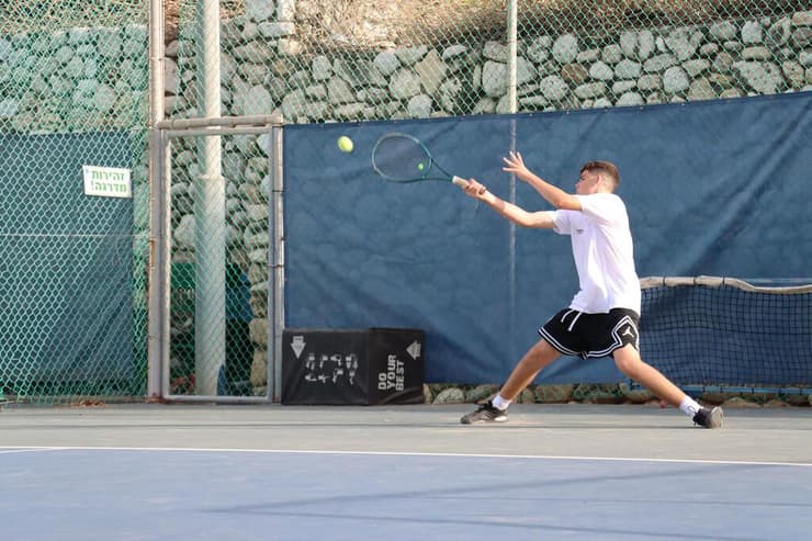 עמית קינן. "אחרי כל אימון המנהל והמאמן היו מתקשרים. תמיד בדקו מה קורה איתי" (צילום: מרכזי הטניס והחינוך בישראל) עמית קינן