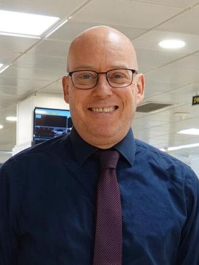 ד"ר עידו פלדור, מנהל היחידה לנוירוכירורגיה אונקולוגית וקרינה ממוקדת בבית החולים שערי צדק