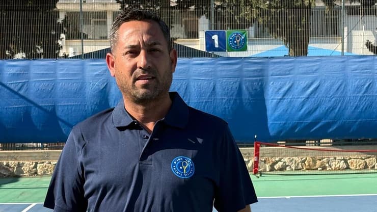 שוקי רחמן. "אין דבר כזה שיש ילד באשקלון שירצה לשחק טניס ואין לו את היכולת הכלכלית והוא לא משחק" (צילום: מרכזי הטניס והחינוך בישראל) שוקי רחמן