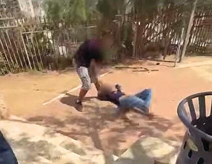 מתוך הסרטון שהופץ. "הכתה בגופה, בראשה, הפילה אותה אל הרצפה והמשיכה להכות בה באגרופים" הסרטון שהופץ