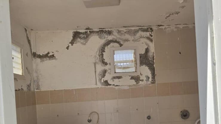 "לא ניתן לתאר במילים את היקף הסכנה הנשקף לחיי ולבריאות התלמידים והצוות החינוכי" (צילום: באדיבות האגודה לזכויות האזרח) מצב התשתיות העגום בבתי ספר בדואים