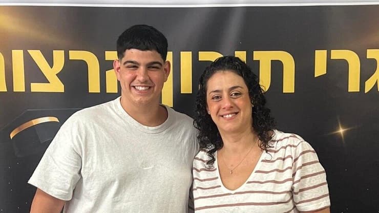 אופיר משה אביעד ואימו סיון אופיר משה אביעד ואימו סיון