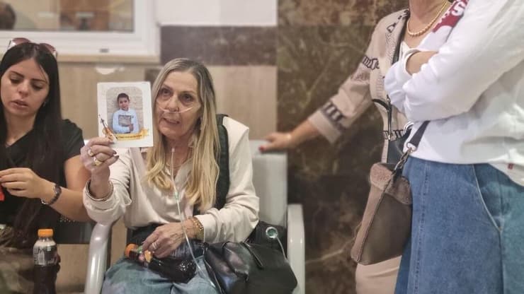 הסבתא חנה עם תמונת הנכד הלל (צילום: גלעד כהן) כתב אישום נגד ליאל איפרגן בגין רצח הלל דדון ז״ל