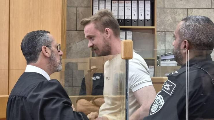 דניס מוקין בבית המשפט, היום החשוד דניס דניאל בן ודימיר מוקין נאשם ברצח דיאר עומרין